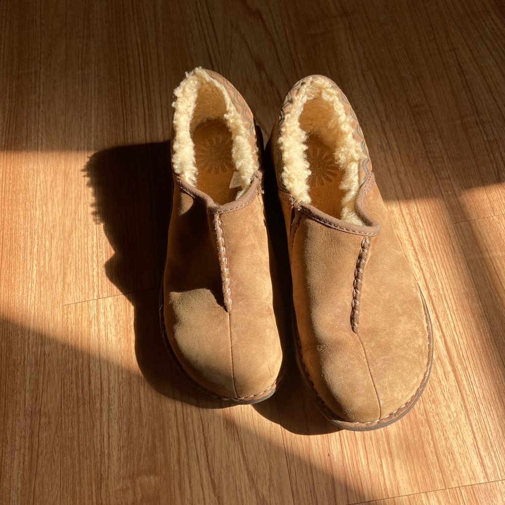 UGG bettey leather slip on loafer shoes size 5 women